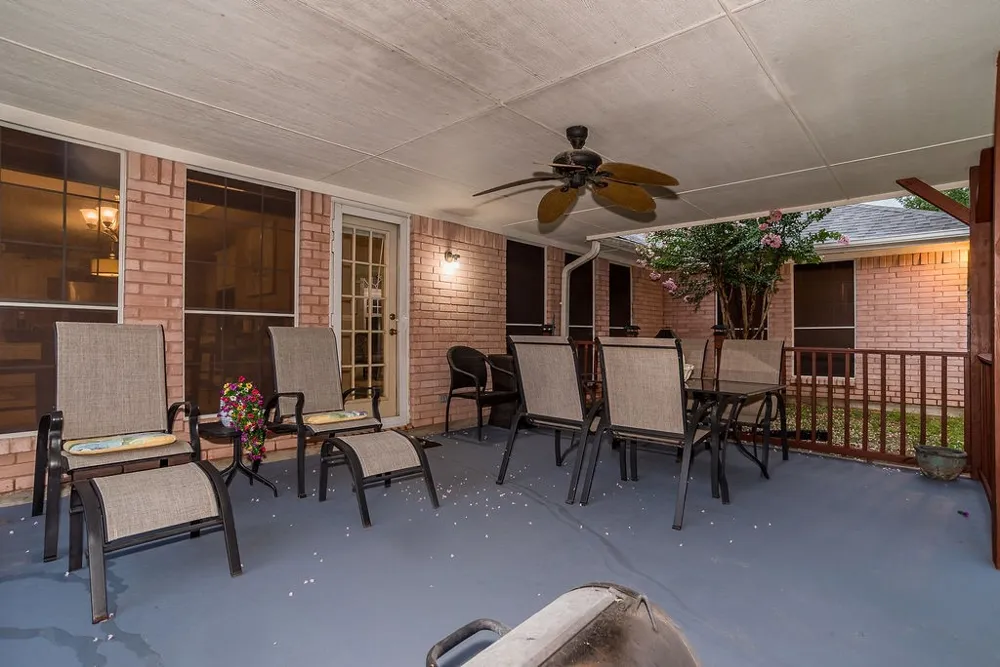 412 Glenbrook Drive Kennedale, TX 76060
