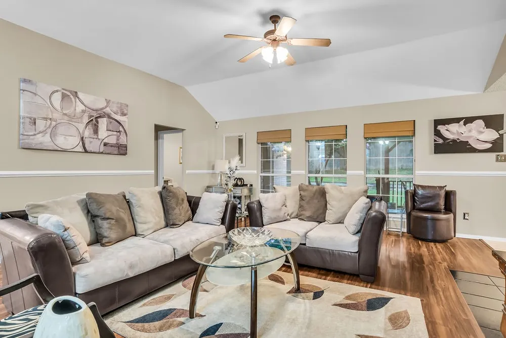 412 Glenbrook Drive Kennedale, TX 76060