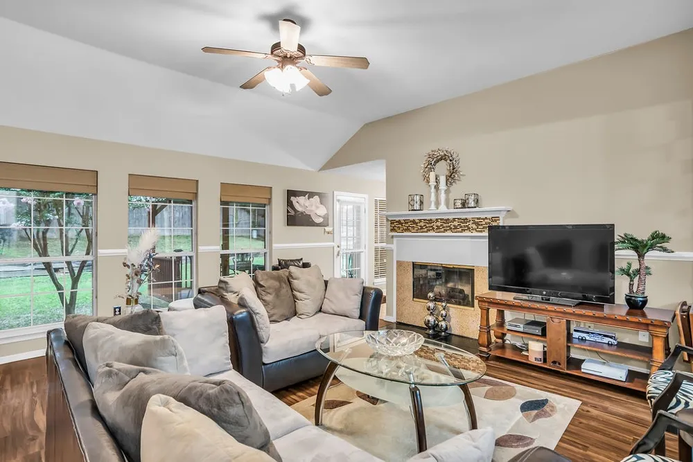 412 Glenbrook Drive Kennedale, TX 76060