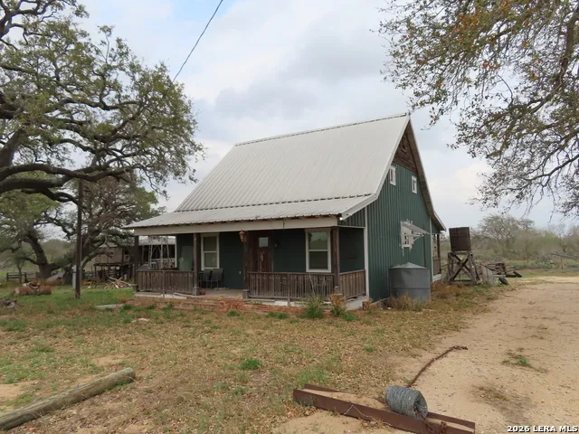 678 TANK HOLLOW RD Poteet, TX 78065