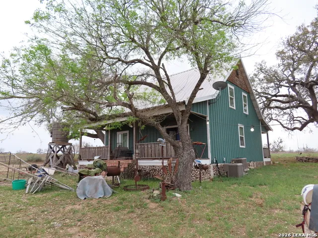 678 TANK HOLLOW RD Poteet, TX 78065