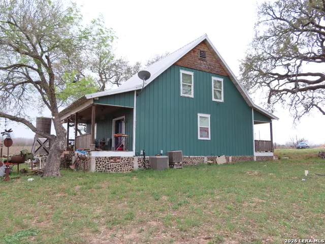 678 TANK HOLLOW RD Poteet, TX 78065