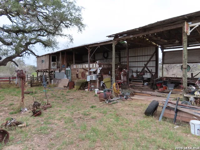 678 TANK HOLLOW RD Poteet, TX 78065