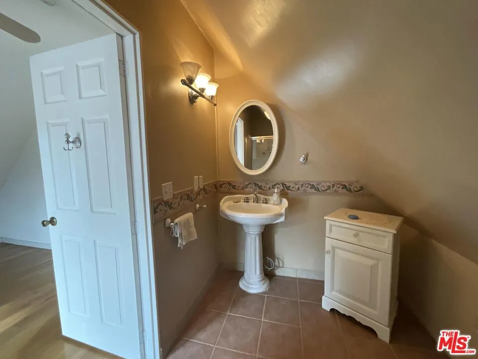 822 Silverwood Avenue Upland, CA 91786