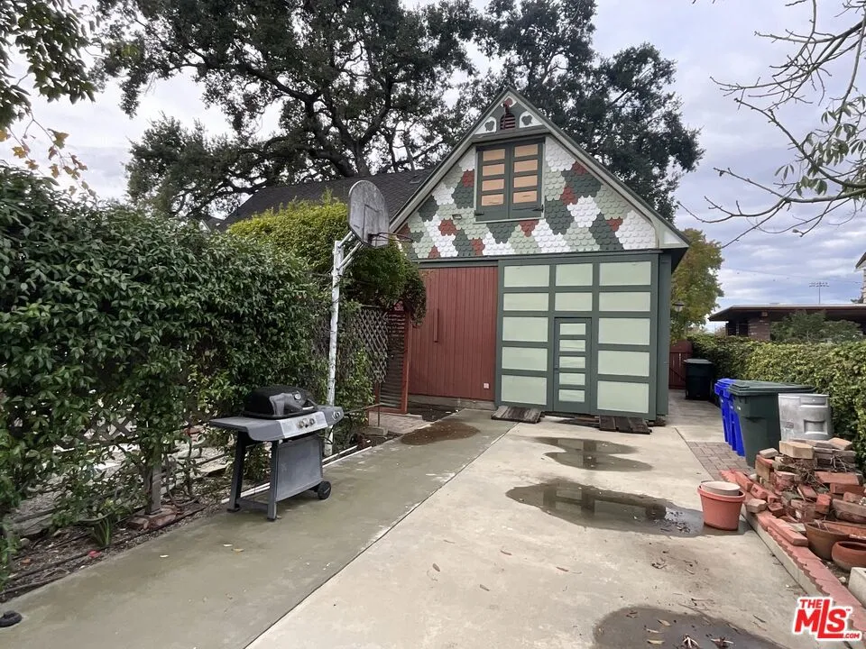 822 Silverwood Avenue Upland, CA 91786