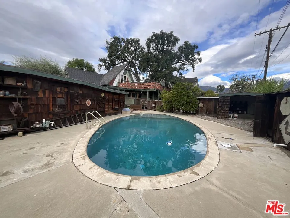 822 Silverwood Avenue Upland, CA 91786