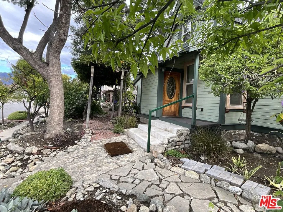 822 Silverwood Avenue Upland, CA 91786