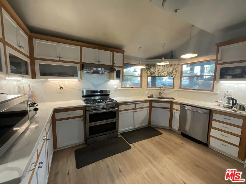 822 Silverwood Avenue Upland, CA 91786