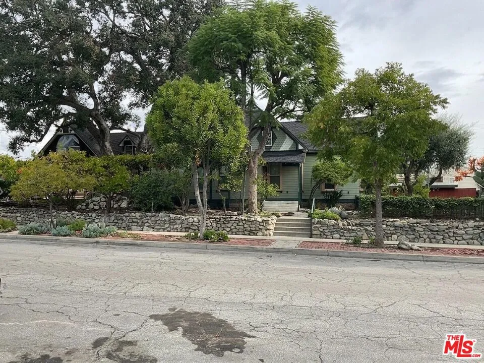 822 Silverwood Avenue Upland, CA 91786