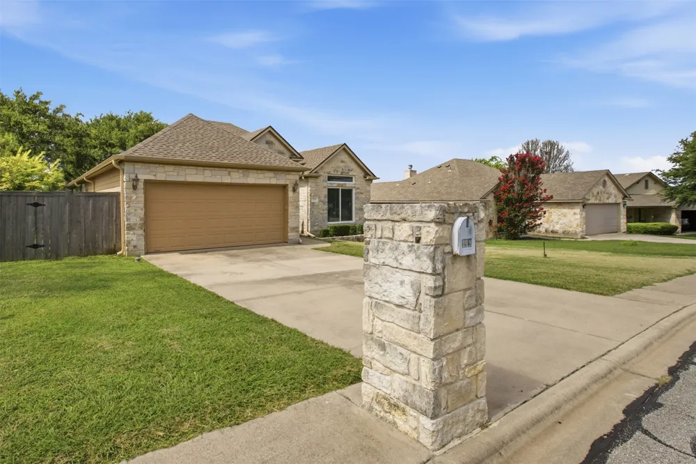 109 Cailin Court Burnet, TX 78611