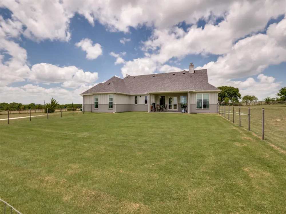 761 Dovie Lane Milford, TX 76670
