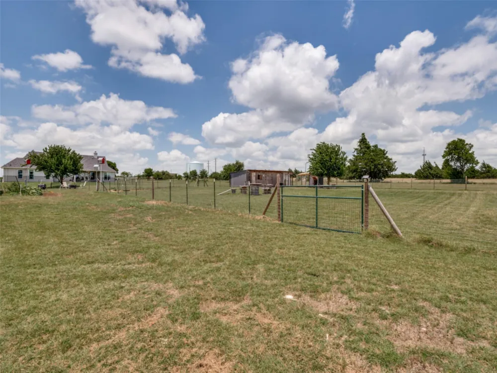 761 Dovie Lane Milford, TX 76670
