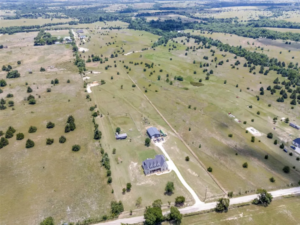 761 Dovie Lane Milford, TX 76670