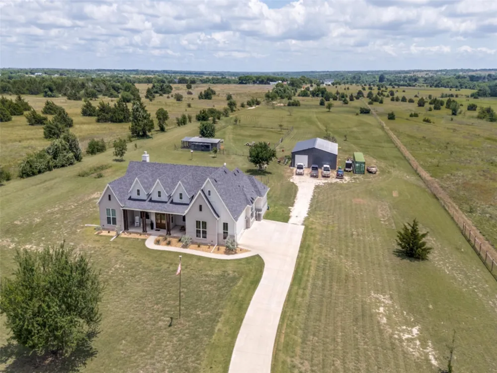 761 Dovie Lane Milford, TX 76670