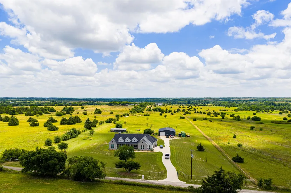 761 Dovie Lane Milford, TX 76670