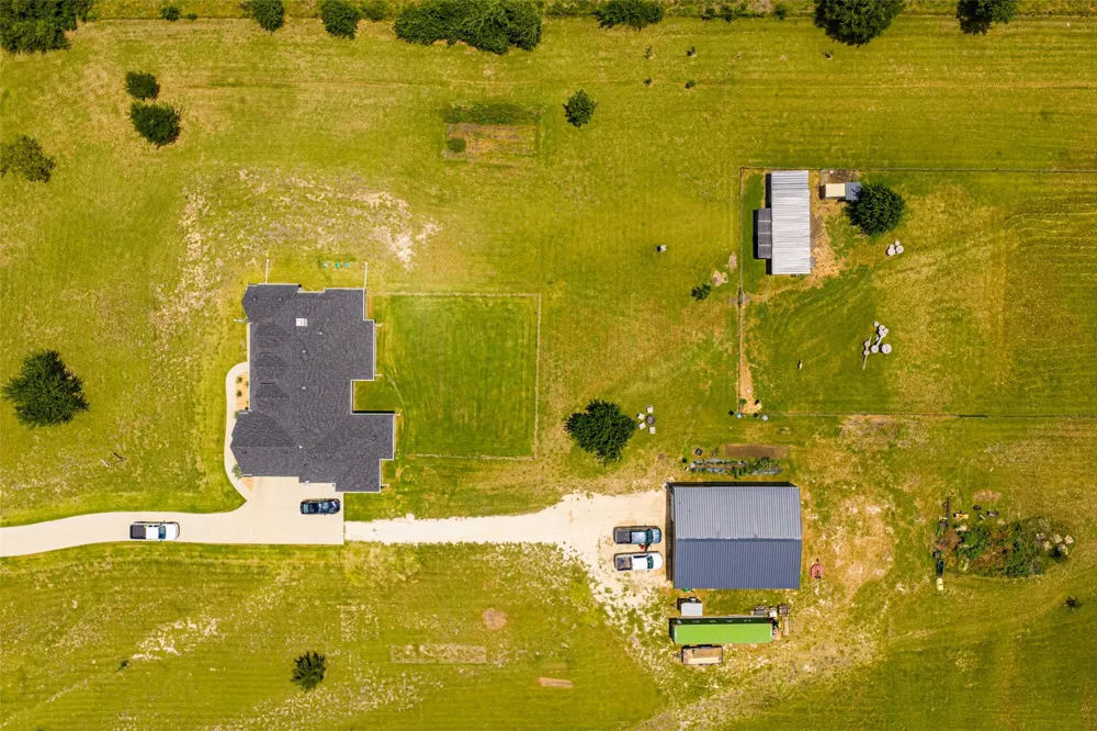 761 Dovie Lane Milford, TX 76670