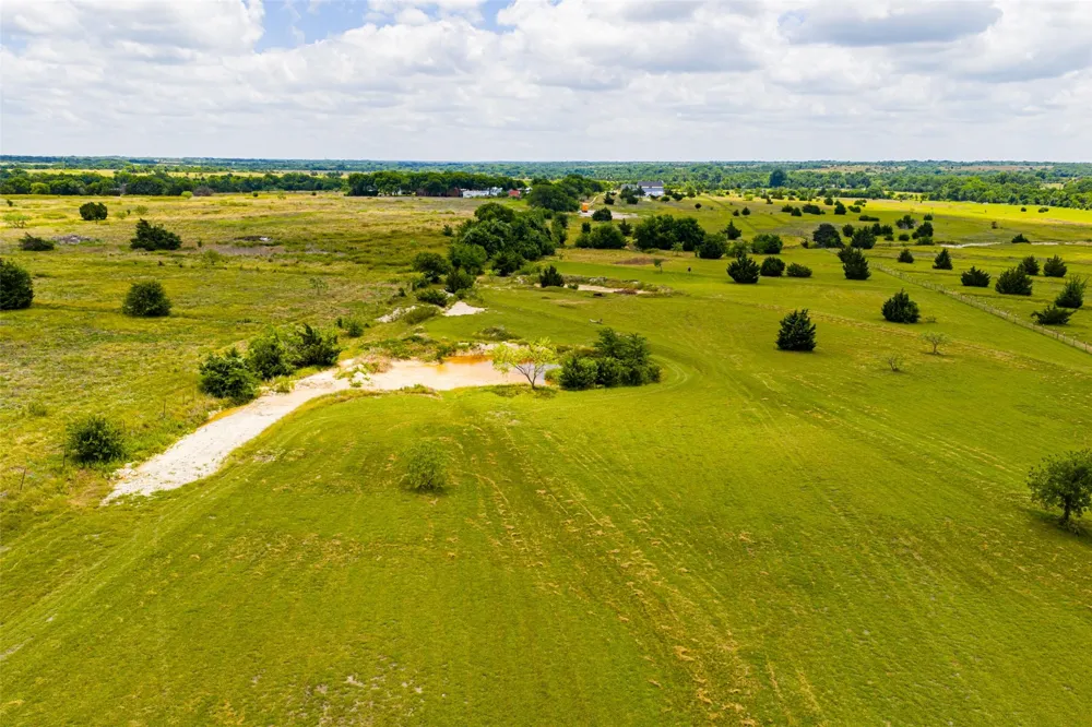761 Dovie Lane Milford, TX 76670