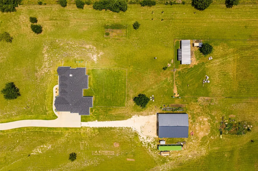 761 Dovie Lane Milford, TX 76670