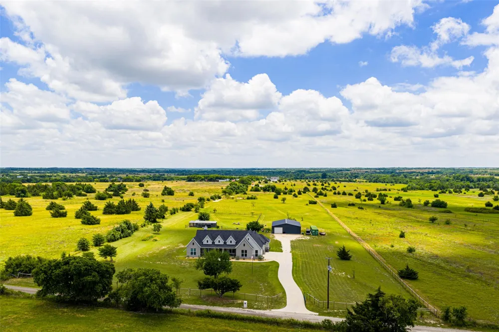 761 Dovie Lane Milford, TX 76670