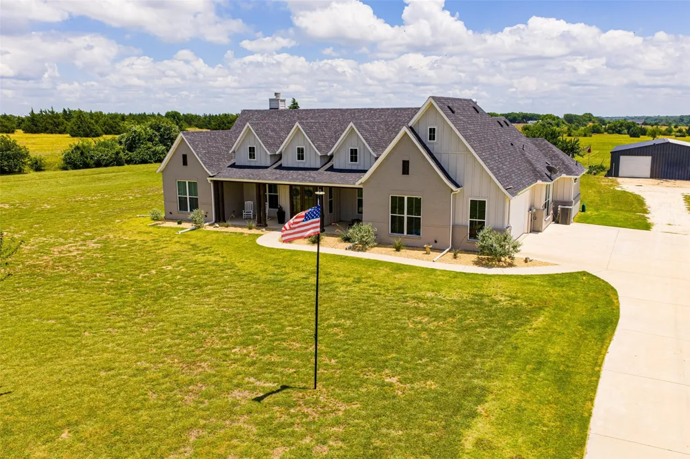 761 Dovie Lane Milford, TX 76670