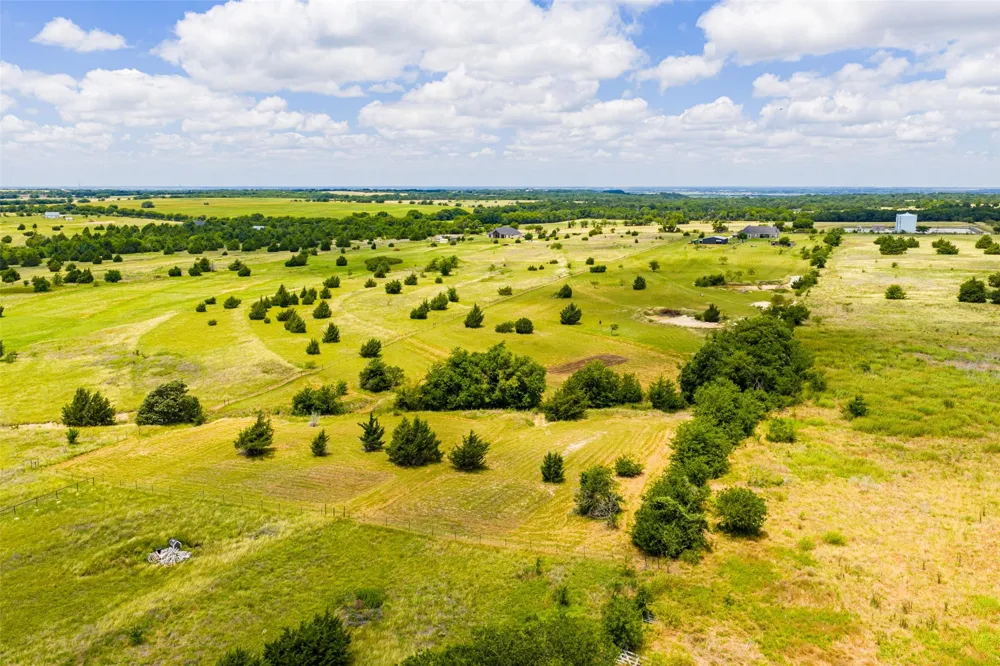 761 Dovie Lane Milford, TX 76670