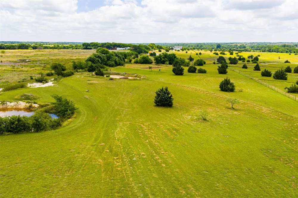 761 Dovie Lane Milford, TX 76670