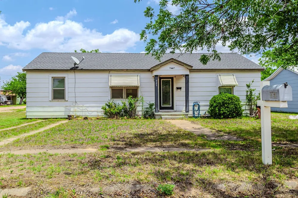 325 NW Avenue I Hamlin, TX 79520