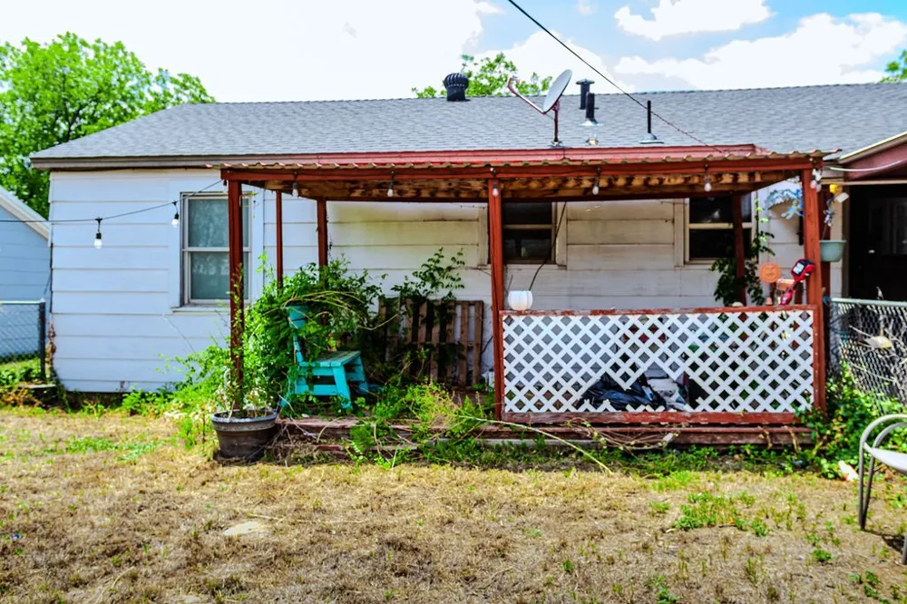 325 NW Avenue I Hamlin, TX 79520