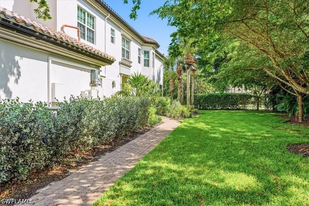 Montreux Lane #104 Naples, FL 34114