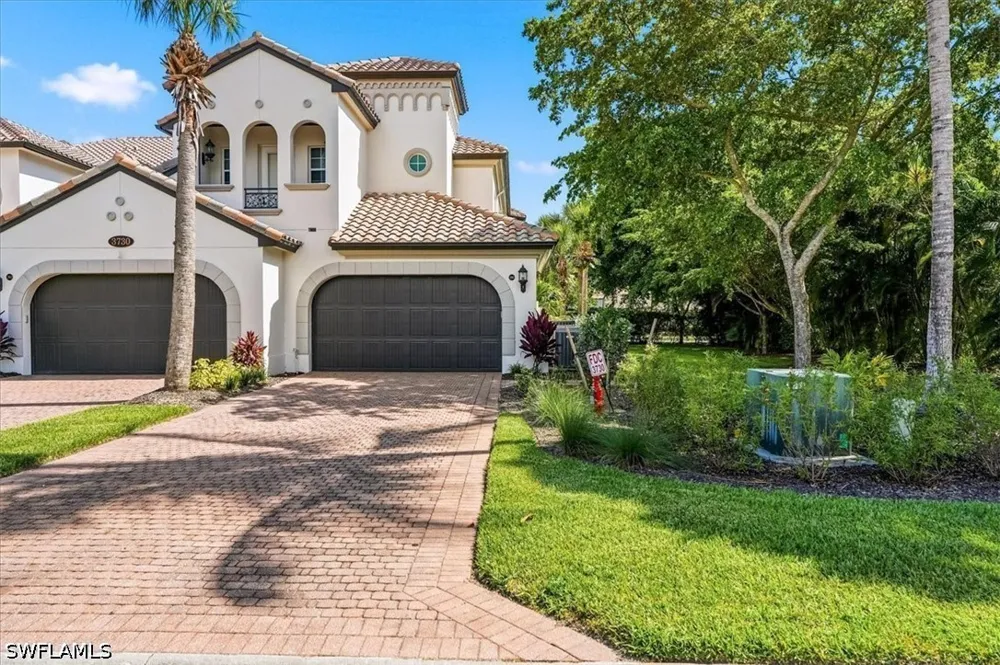 Montreux Lane #104 Naples, FL 34114