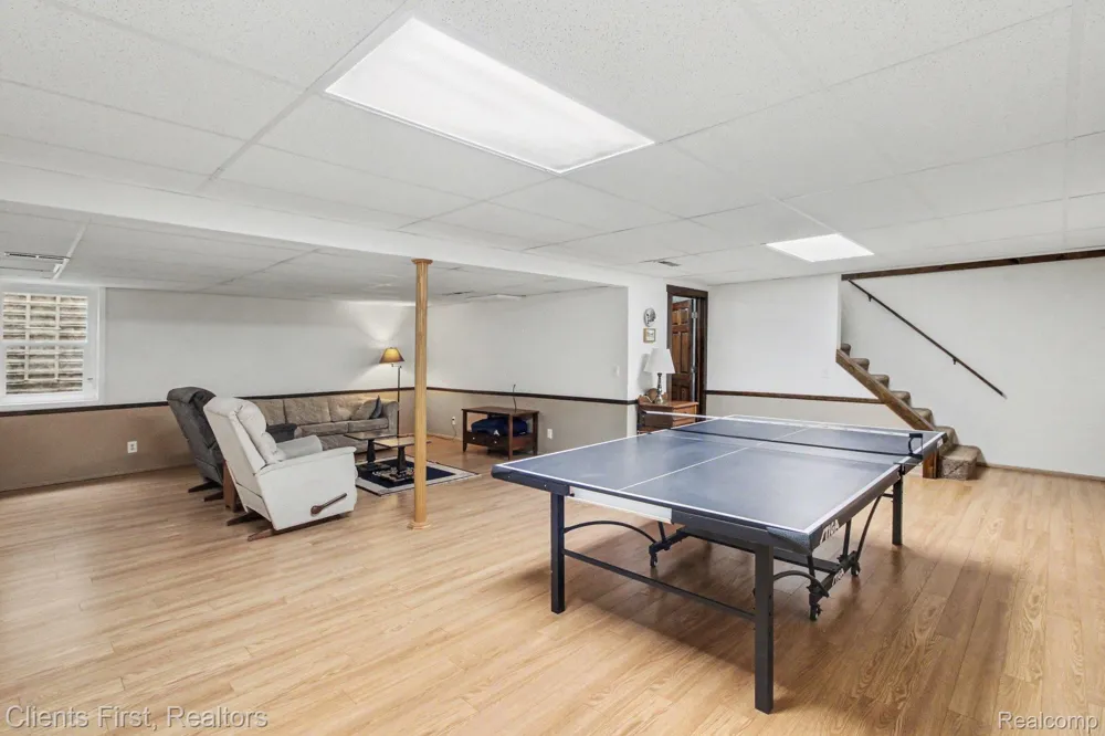 259 Wing Court Northville City, MI 48167