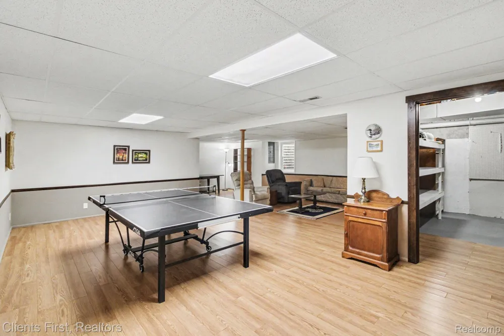 259 Wing Court Northville City, MI 48167