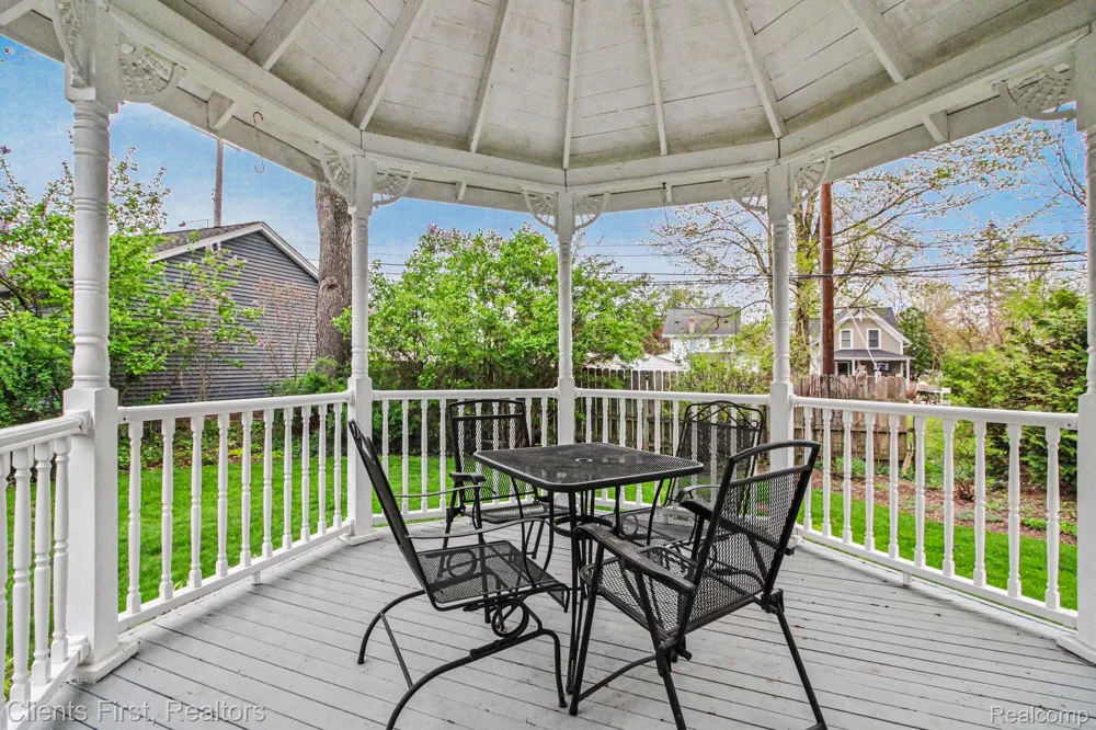 259 Wing Court Northville City, MI 48167