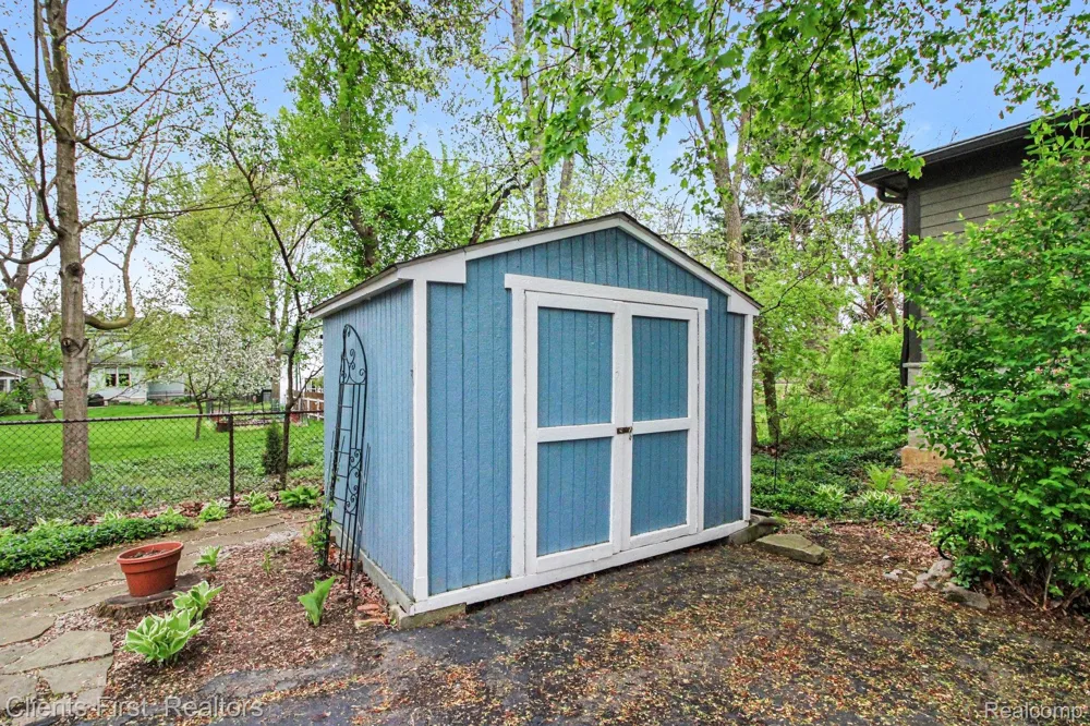 259 Wing Court Northville City, MI 48167