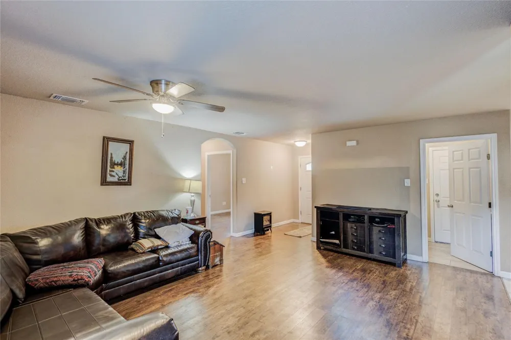 104 Richard Lane Azle, TX 76020