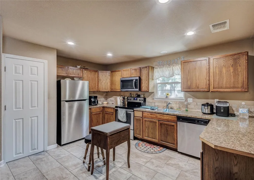 104 Richard Lane Azle, TX 76020
