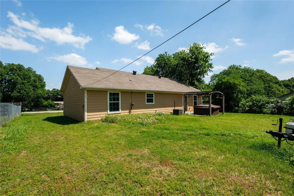 104 Richard Lane Azle, TX 76020