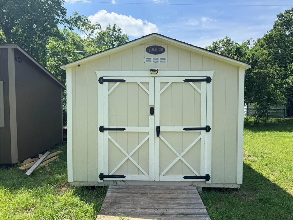 104 Richard Lane Azle, TX 76020