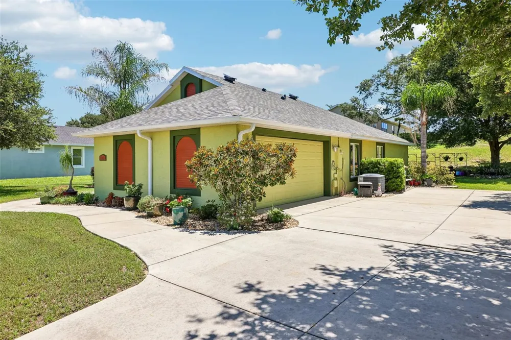76 FAIRWAY CIRCLE Umatilla, FL 32784
