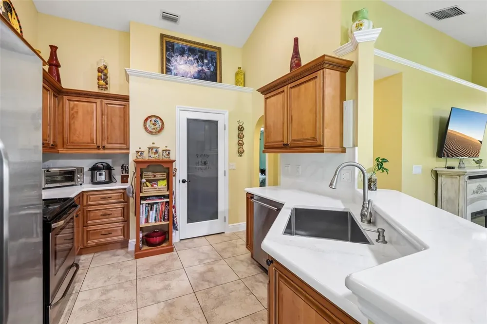 76 FAIRWAY CIRCLE Umatilla, FL 32784