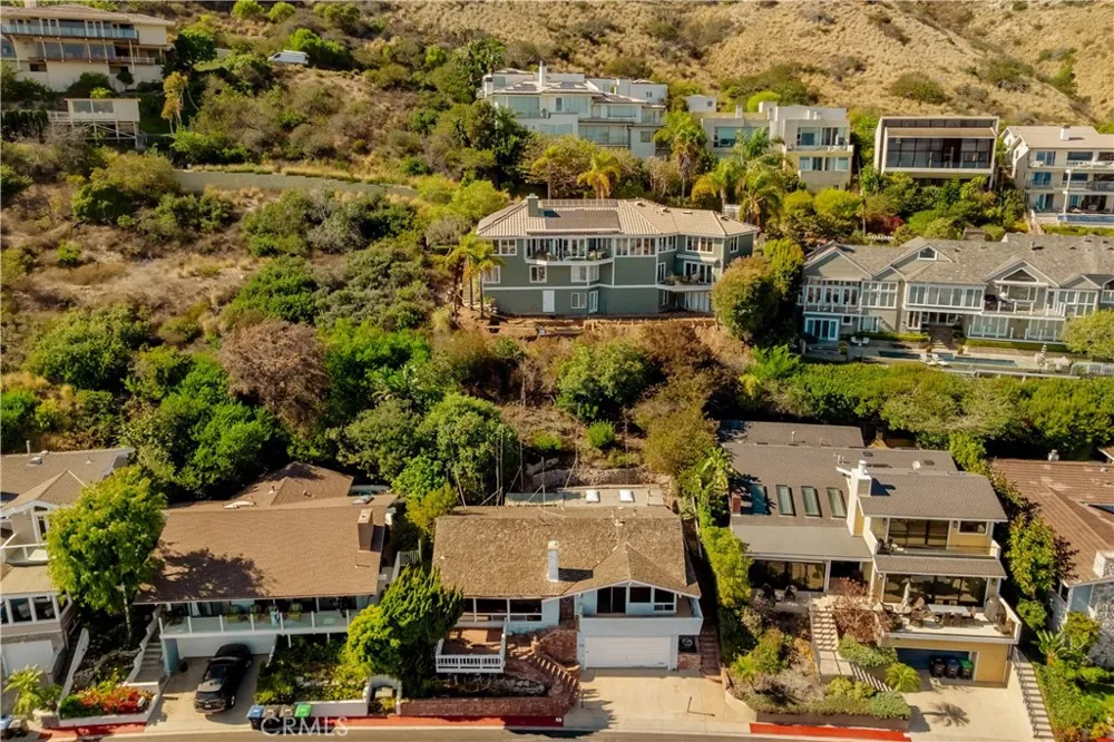 17 Vista De La Luna Laguna Beach, CA 92651