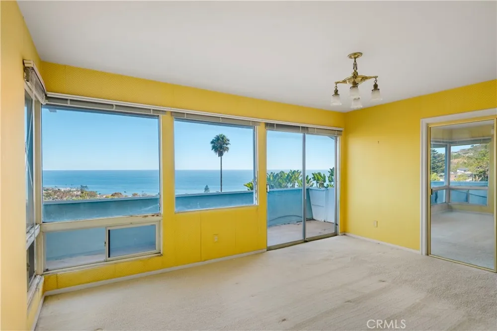 17 Vista De La Luna Laguna Beach, CA 92651