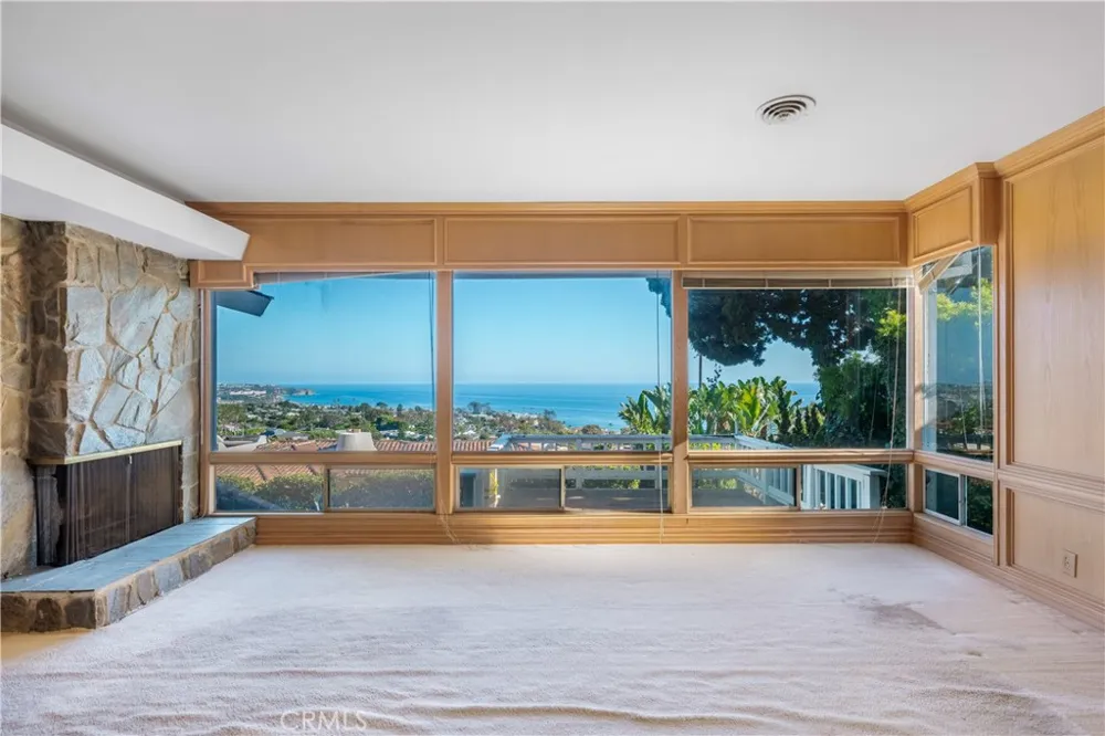 17 Vista De La Luna Laguna Beach, CA 92651