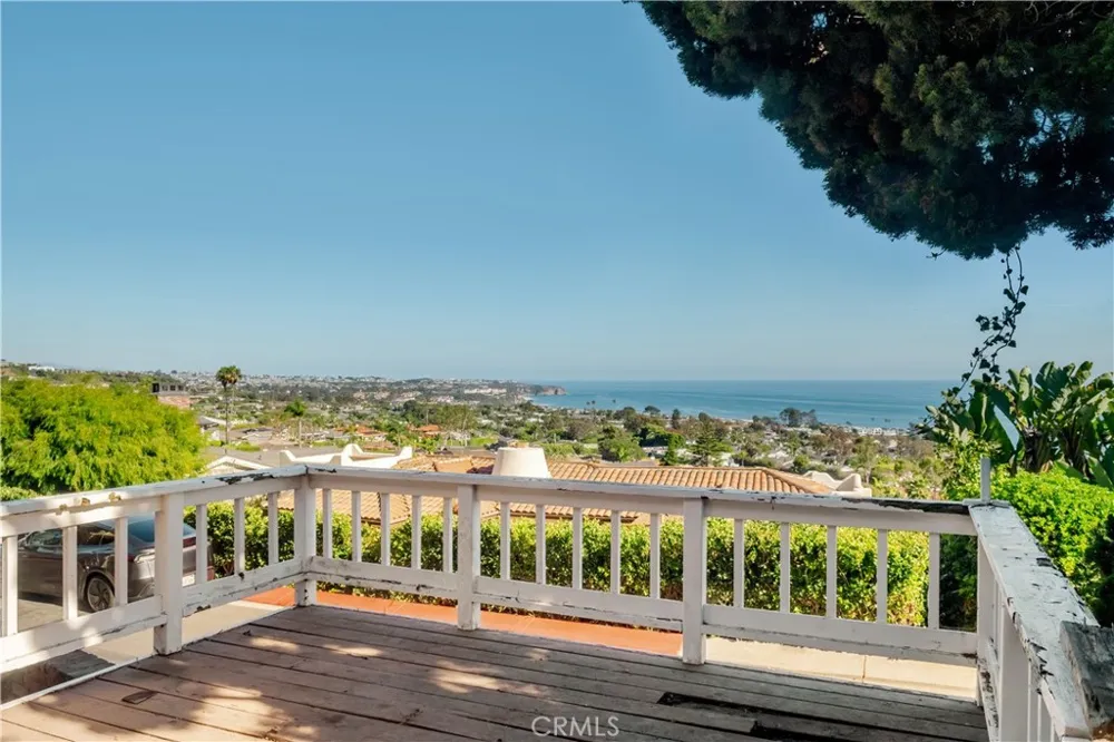 17 Vista De La Luna Laguna Beach, CA 92651