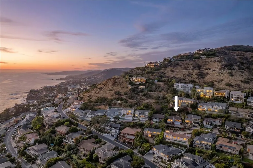 17 Vista De La Luna Laguna Beach, CA 92651