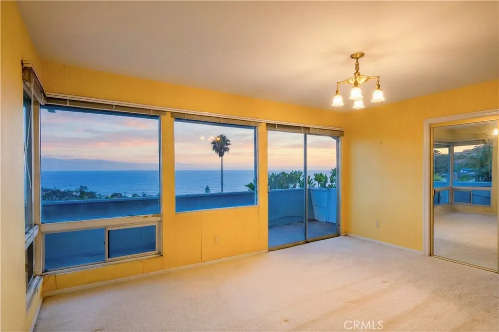 17 Vista De La Luna Laguna Beach, CA 92651