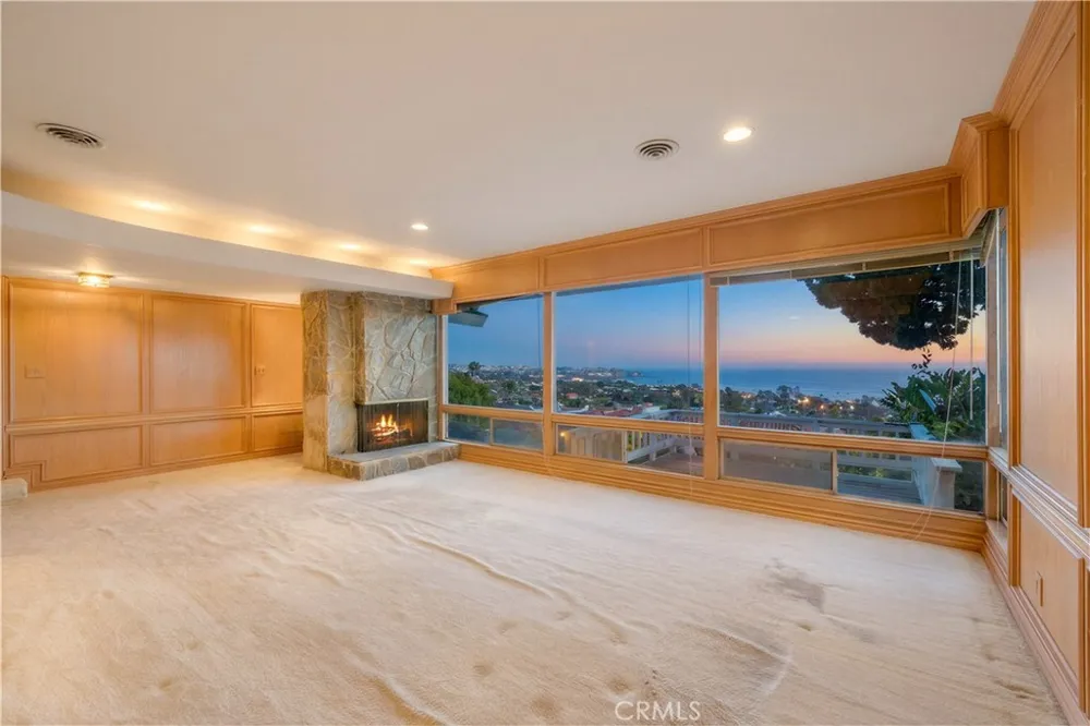 17 Vista De La Luna Laguna Beach, CA 92651