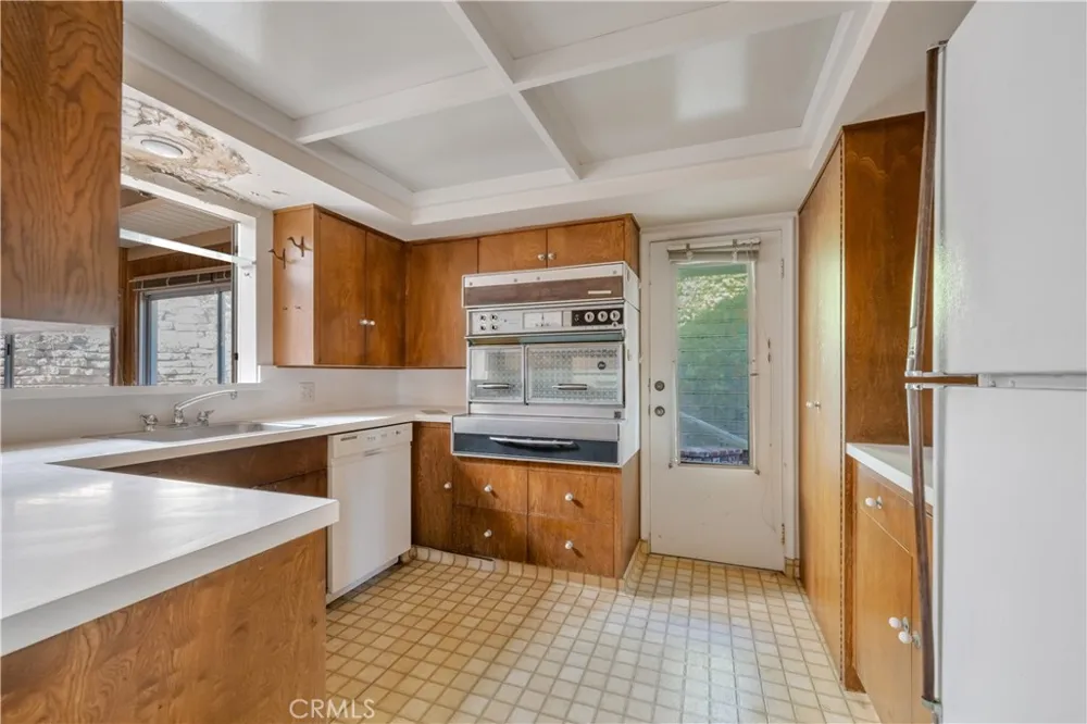 17 Vista De La Luna Laguna Beach, CA 92651