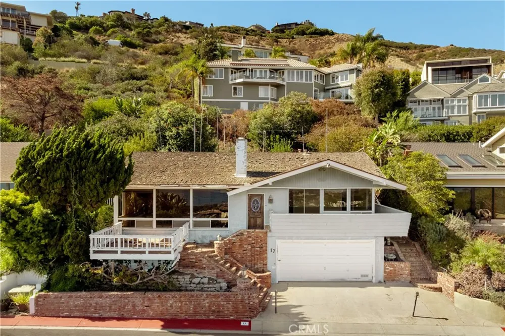 17 Vista De La Luna Laguna Beach, CA 92651
