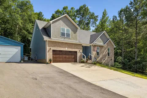 906 Riverwood Dr